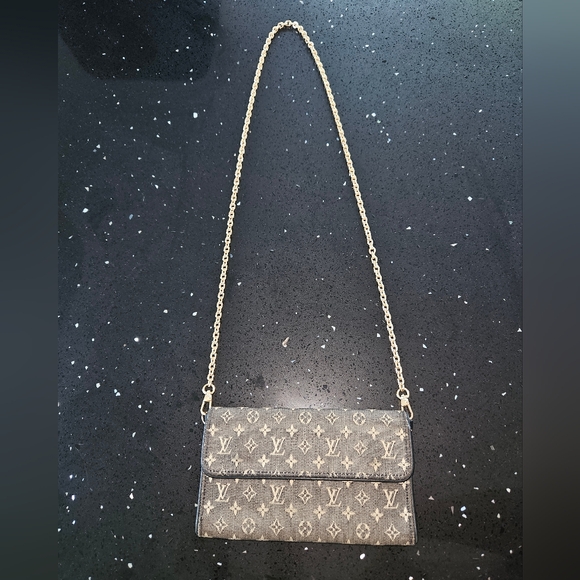 LOUIS VUITTON Denim Wallet on a Chain - Picture 6 of 16